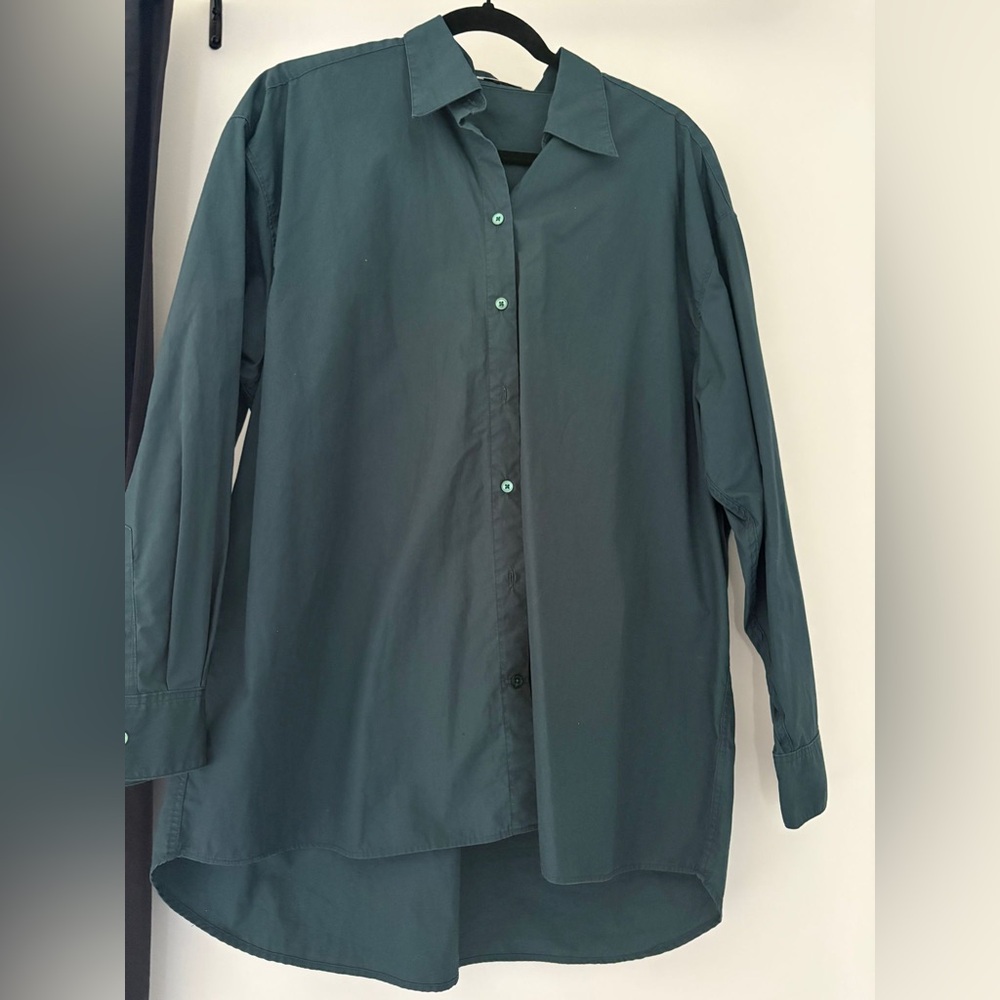 Babaton- Teal Button-Up Shirt size Small
Excellent condition